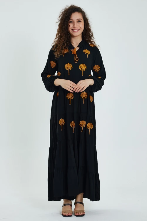 Maxi Boy Siyah V Yaka Yakası Bağlamalı Nakış İşlemeli Uzun Boy Dokuma Elbise BCVL-24925