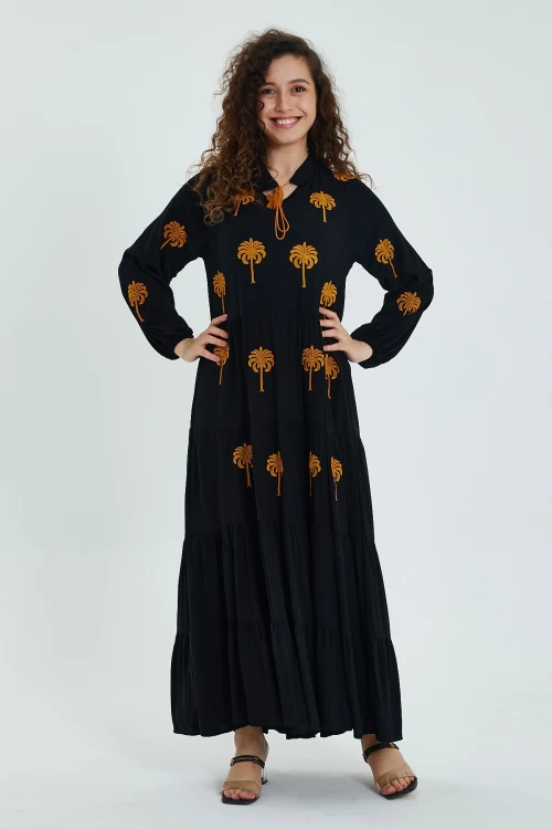 Maxi Boy Siyah V Yaka Yakası Bağlamalı Nakış İşlemeli Uzun Boy Dokuma Elbise BCVL-24925