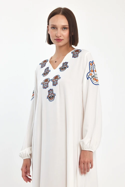 Beyaz Nakış İşlemeli Maxi Boy Dokuma Viscon Elbise