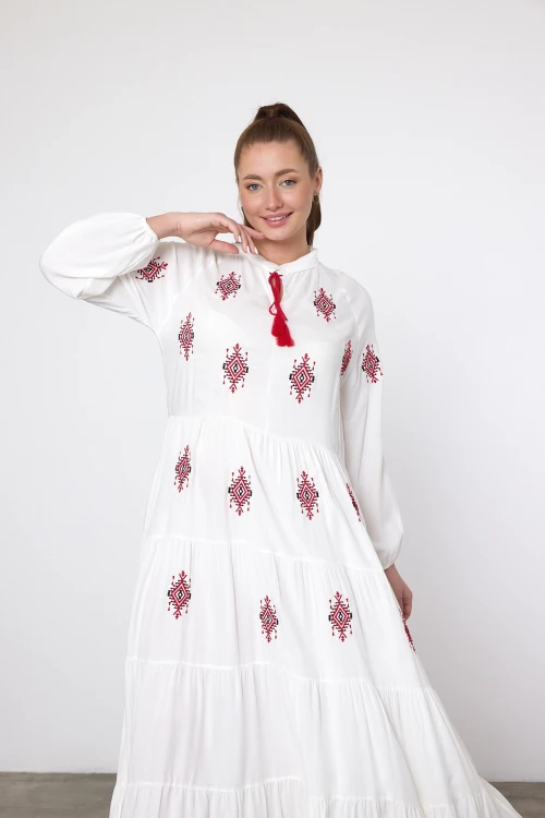 Maxi Boy Beyaz Nakış İşlemeli Dokuma Viscon Elbise BCVL-25917