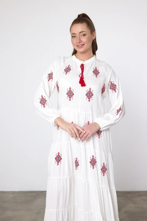 Maxi Boy Beyaz Nakış İşlemeli Dokuma Viscon Elbise BCVL-25917