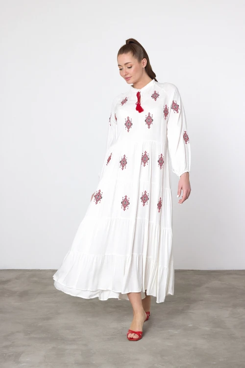 Maxi Boy Beyaz Nakış İşlemeli Dokuma Viscon Elbise BCVL-25917