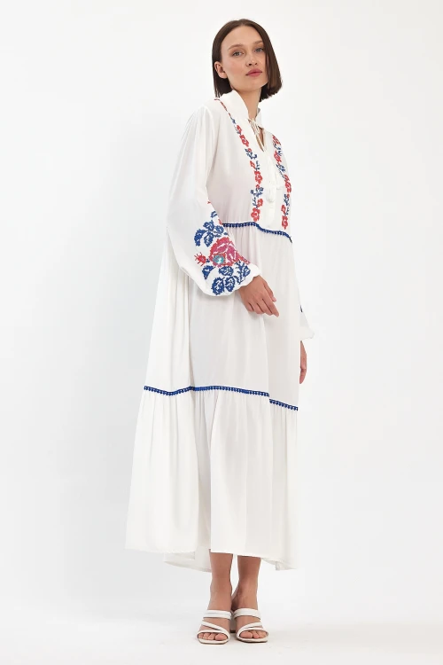 Maxi Boy Beyaz Nakış İşlemeli Dokuma Viscon Elbise BCVL-25967