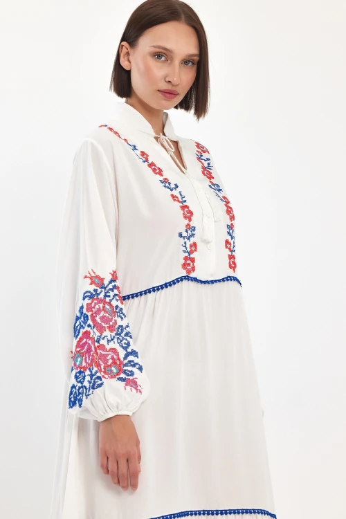 Maxi Boy Beyaz Nakış İşlemeli Dokuma Viscon Elbise BCVL-25967