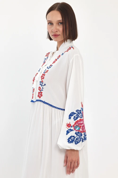 Maxi Boy Beyaz Nakış İşlemeli Dokuma Viscon Elbise BCVL-25967