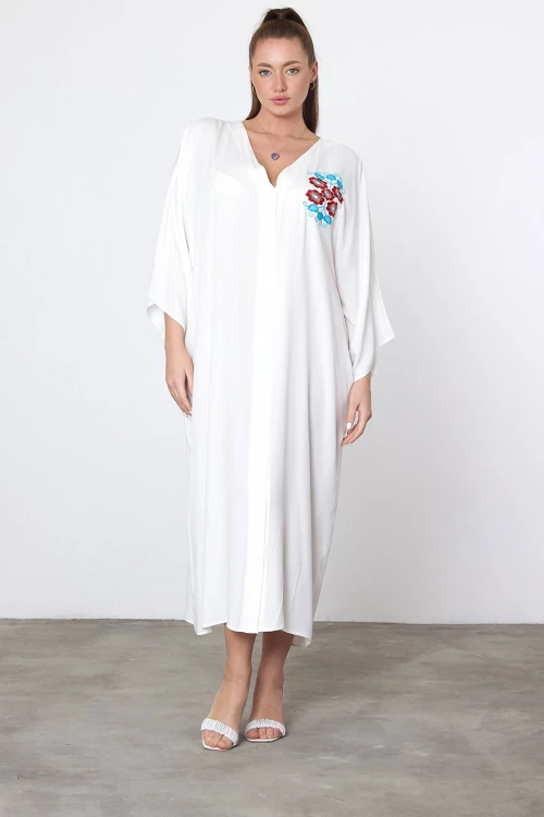 Beyaz Nakış İşlemeli Maxi Boy Dokuma Viscon Elbise