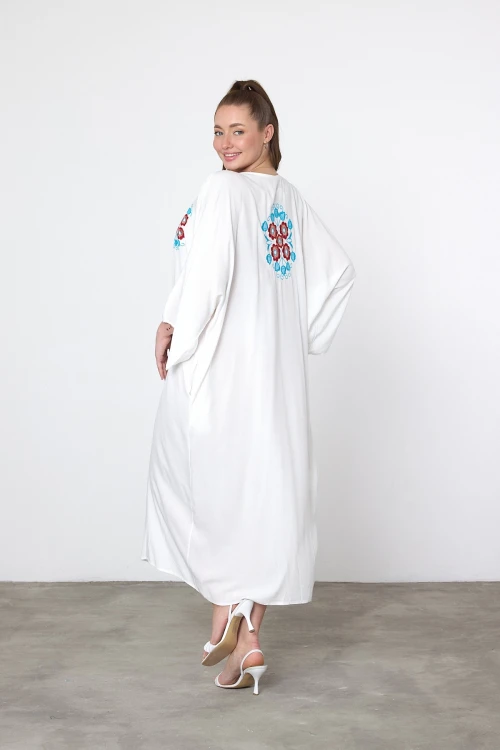 Beyaz Nakış İşlemeli Maxi Boy Dokuma Viscon Elbise