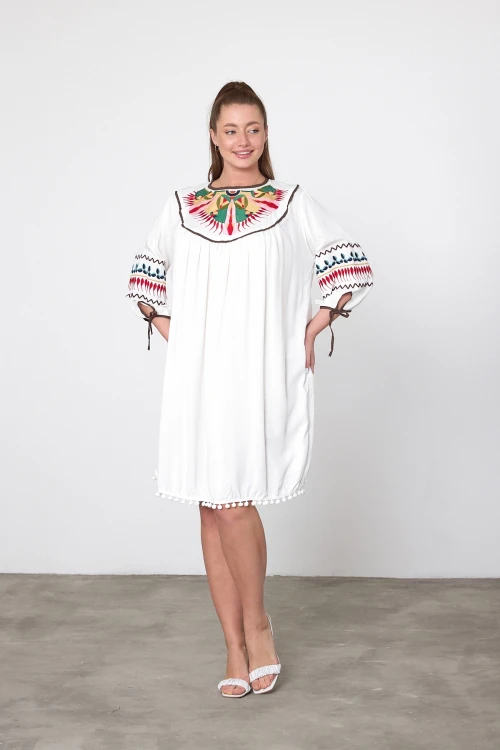 Maxi Boy Beyaz Nakış İşlemeli Püsküllü Dokuma Viscon Elbise BCVL-251001