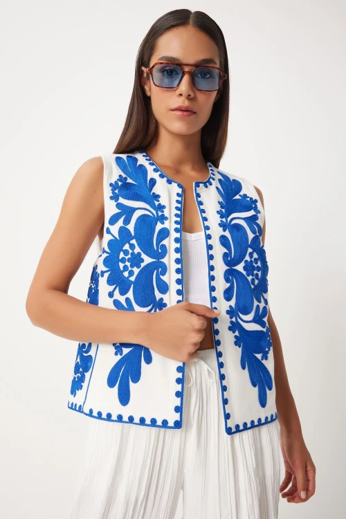 Kadın Beyaz-Mavi Nakış Detaylı Keten Yelek BCEQ-252736