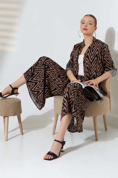 Kahverengi Hakim Yaka Zigzag Desenli Gömlek Ve Pantolon Dokuma Alt Üst Takım BCVL-25V053-1