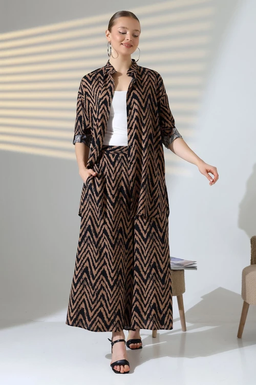 Kahverengi Hakim Yaka Zigzag Desenli Gömlek Ve Pantolon Dokuma Alt Üst Takım BCVL-25V053-1