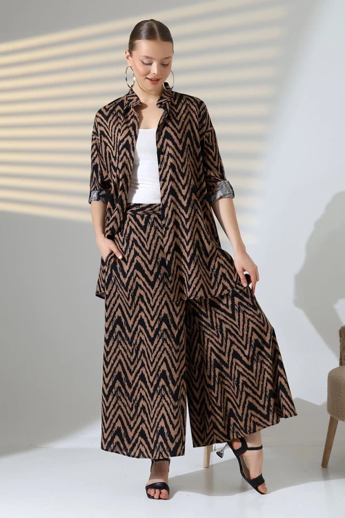 Kahverengi Hakim Yaka Zigzag Desenli Gömlek Ve Pantolon Dokuma Alt Üst Takım BCVL-25V053-1