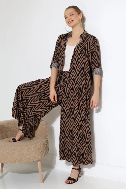 Kahverengi Hakim Yaka Zigzag Desenli Gömlek Ve Pantolon Dokuma Alt Üst Takım BCVL-25V053-1