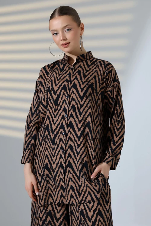 Kahverengi Hakim Yaka Zigzag Desenli Gömlek Ve Pantolon Dokuma Alt Üst Takım BCVL-25V053-1