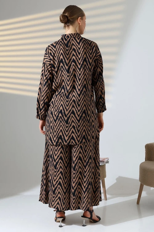 Kahverengi Hakim Yaka Zigzag Desenli Gömlek Ve Pantolon Dokuma Alt Üst Takım BCVL-25V053-1