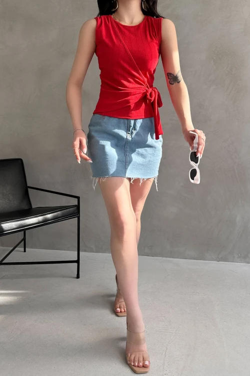 Kırmızı Askılı Önü Kruvaze Bağlamalı Bluz