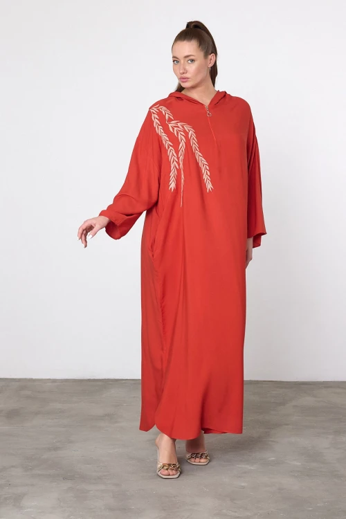 Maxi Boy Kırmızı Nakış İşlemeli Örme Viscon Elbise BCVL-25V037