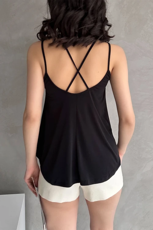 Siyah Askılı Düğme Detaylı Bluz