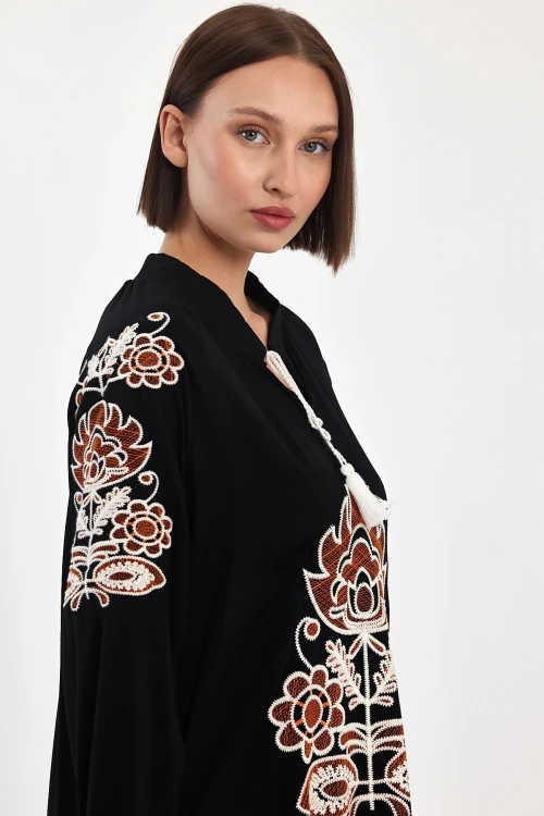 Maxi Boy Siyah Bağcıklı Nakış İşlemeli Uzun Boy Dokuma Elbise BCVL-24940