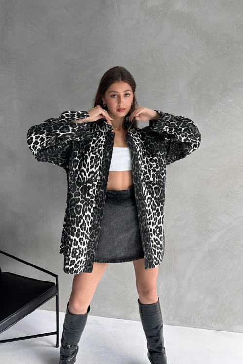 Siyah-Beyaz Leopar Desen Çift Cep Oversize Denim Gömlek Ceket BCDF-245417