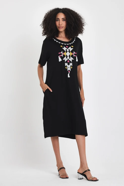 Maxi Boy Siyah Beyaz Nakış İşlemeli Örme Viscon Elbise BCVL-251025