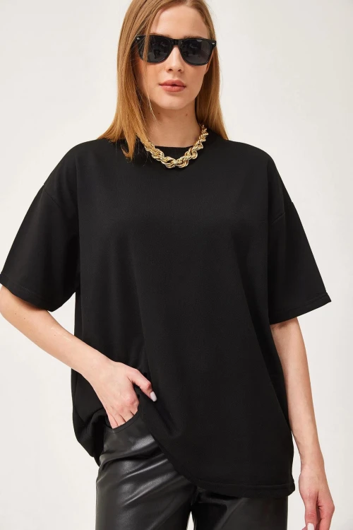 Siyah Bisiklet Yaka Basic 2 İplik Rahat Kesim Tişört BC251000