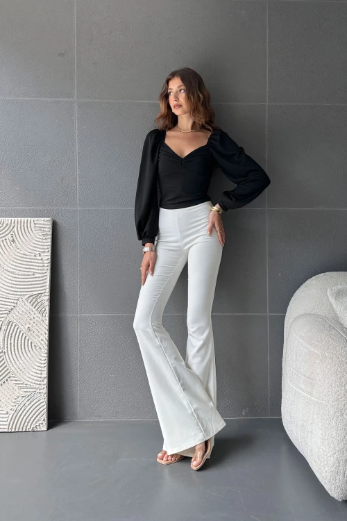 Siyah Kare Yaka Büzgü Detaylı Bluz BCDF-242119