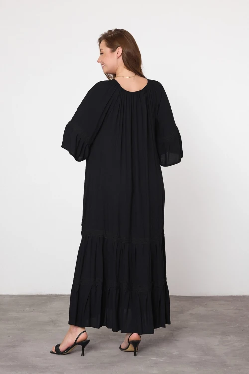 Maxi Boy Siyah Kayık Yaka Dokuma Viscon Elbise BCVL-25973