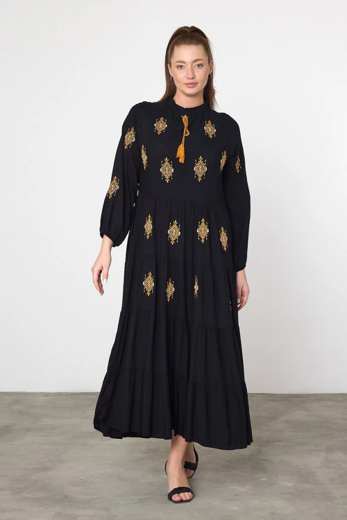 Maxi Boy Siyah Nakış İşlemeli Dokuma Viscon Elbise BCVL-25917