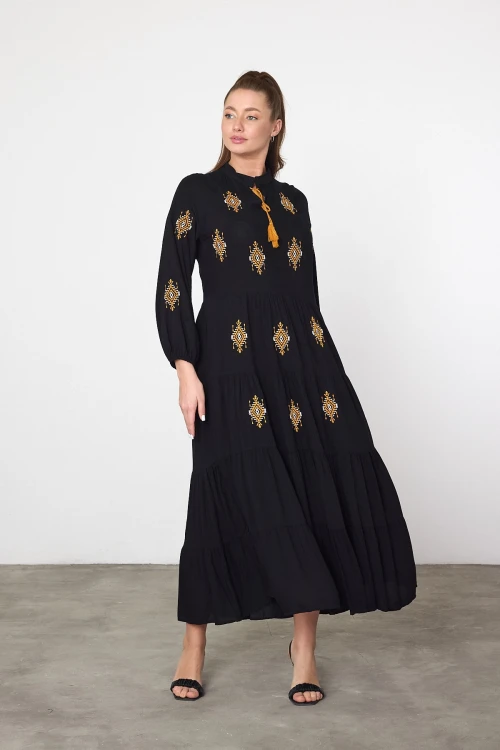 Maxi Boy Siyah Nakış İşlemeli Dokuma Viscon Elbise BCVL-25917