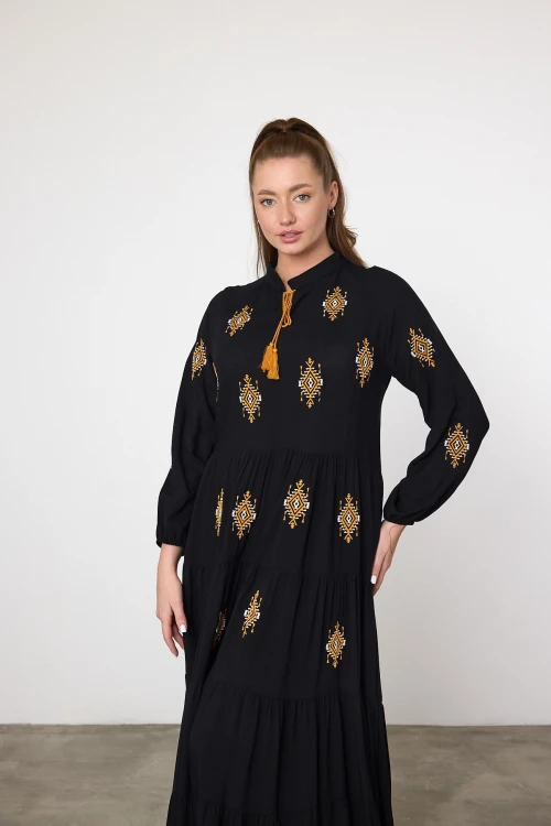 Maxi Boy Siyah Nakış İşlemeli Dokuma Viscon Elbise BCVL-25917