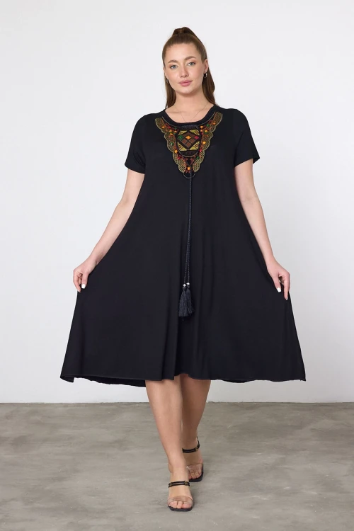 Maxi Boy Siyah Nakış İşlemeli Örme Viscon Elbise BCVL-25V22