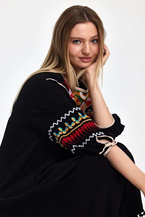 Maxi Boy Siyah Nakış İşlemeli Püsküllü Dokuma Viscon Elbise BCVL-251001