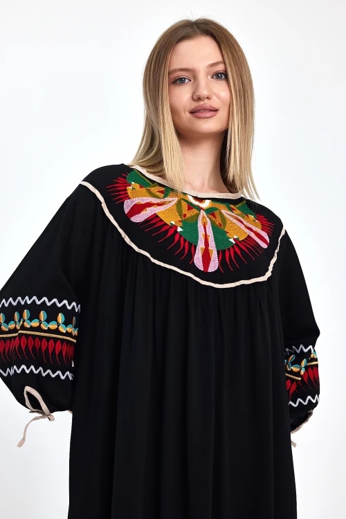 Maxi Boy Siyah Nakış İşlemeli Püsküllü Dokuma Viscon Elbise BCVL-251001