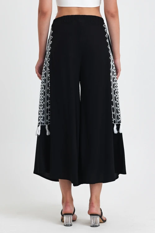 Siyah Nakış İşlemeli Rahat Kalıp Şalvar Pantolon