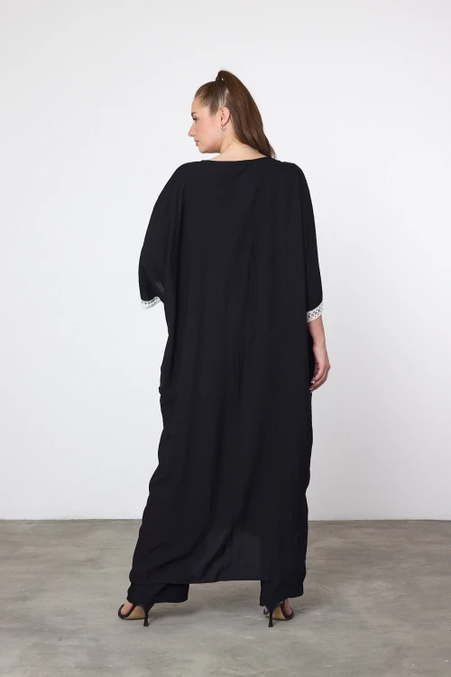 Maxi Boy Siyah Nakış İşlemeli V Yaka Dokuma Viscon Elbise BCVL-251054