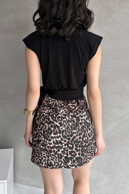 Siyah Omuzu Vatkalı Beli Kuşaklı Bluz BCDF-252160