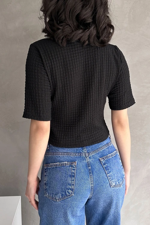 Siyah V Yaka Önü Bağlamalı Gofre Crop Bluz BCDF-252169