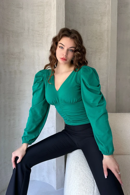 Yeşil V Yaka Drape Detaylı Crep Bluz BCDF-242138