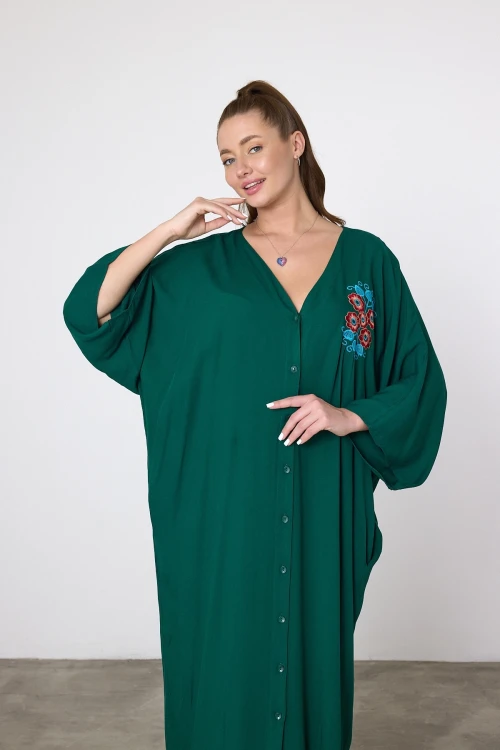 Maxi Boy Zümrüt Yeşili Nakış İşlemeli Dokuma Viscon Elbise BCVL-25V038