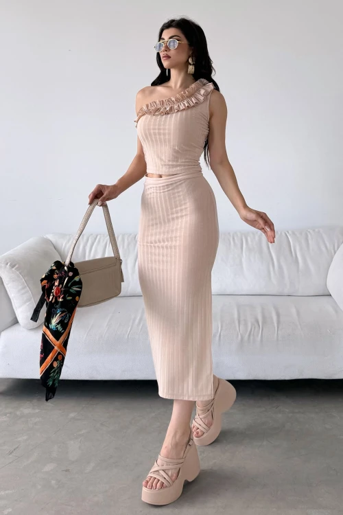 Bej Tek Omuz Fırfır Detaylı Etek Ve Bluz Alt Üst Takım BCDF-251092