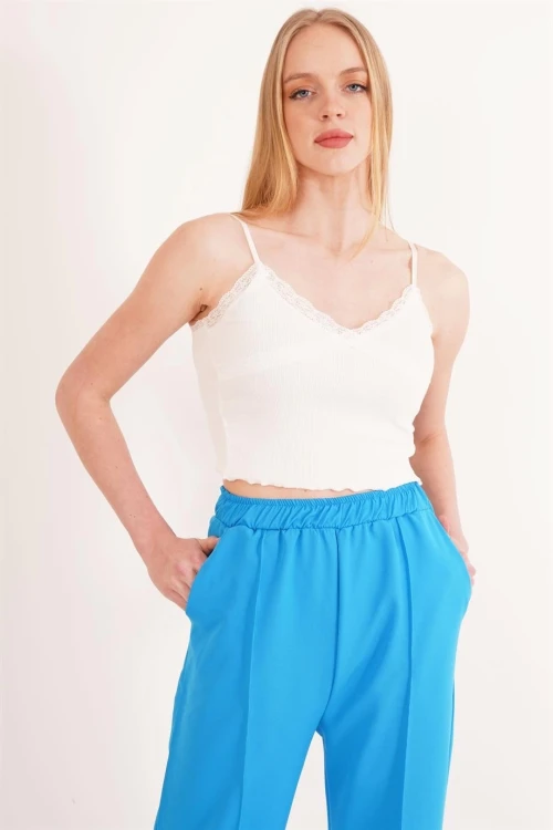 Beyaz Pamuklu Kaşkorse İp Askılı Dantelli Crop Bluz CO-2523254275