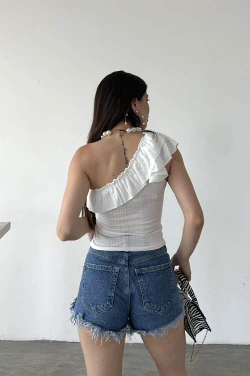 Beyaz Tek Omuz Fırıfır Detaylı Bluz BCDF-251088