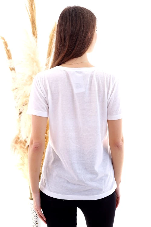 Ekru V Yaka Nakış İşlemeli Tişört CO-2520052935