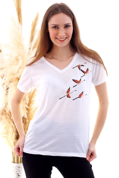 Ekru V Yaka Nakış İşlemeli Tişört CO-2520052935