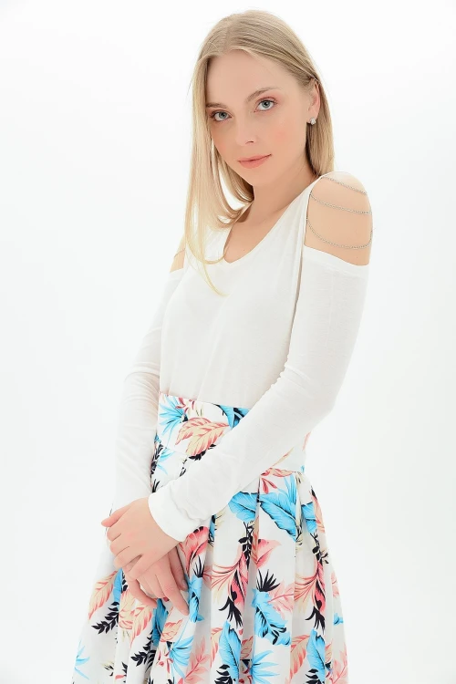 Ekru V Yaka Omuzu Açık Zincir Detaylı Viscon Bluz CO-259101376