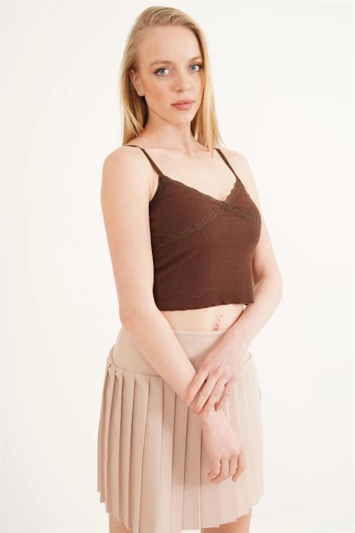 Kahve Pamuklu Kaşkorse İp Askılı Dantelli Crop Bluz CO-2523254275