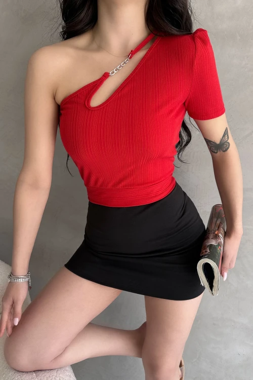 Kırmızı Tek Omuz Zincir Detaylı Crop Bluz BCDF-252179