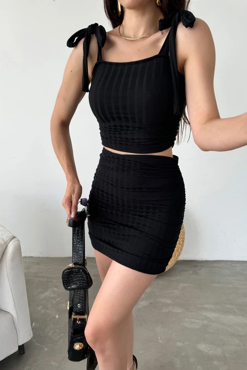 Siyah Bağcık Detaylı Crop Bluz Ve Etek İkili Takım BCDF-251085