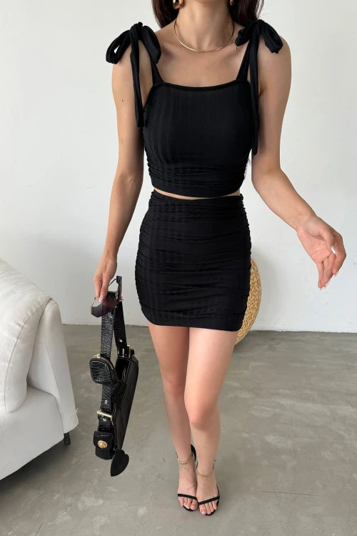 Siyah Bağcık Detaylı Crop Bluz Ve Etek İkili Takım BCDF-251085